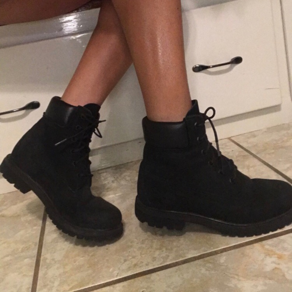 Size 6 black Timberlands